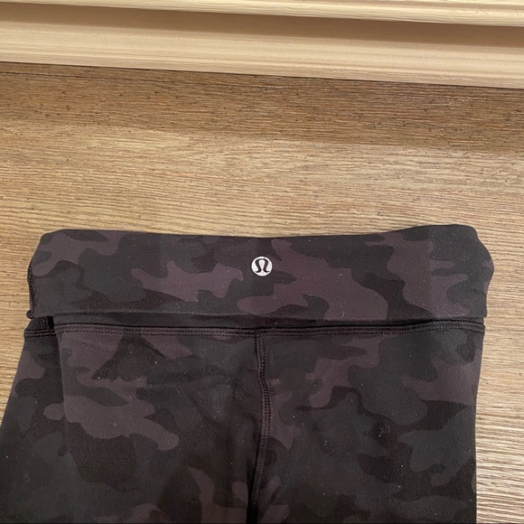 RARE Lululemon Wunder Under Crop Camo Leggings Roll Down Size 4 - Picture 10 of 11